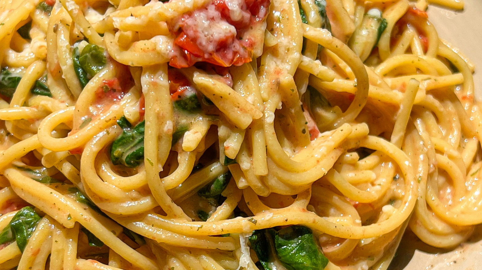 Creamy Spinach and Tomato Pasta
